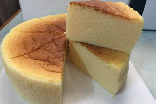 戚風(fēng)蛋糕是蛋糕胚子嗎 戚風(fēng)蛋糕和海綿蛋糕有什么區(qū)別 戚風(fēng)蛋糕是蛋糕胚子嗎 戚風(fēng)蛋糕和海綿蛋糕有什么區(qū)別