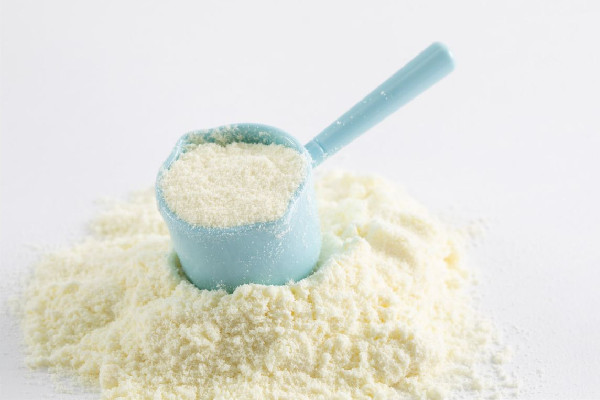 成人奶粉和純牛奶哪個(gè)更有營(yíng)養(yǎng) 成人奶粉的功效和作用 成人奶粉和純牛奶哪個(gè)更有營(yíng)養(yǎng) 成人奶粉的功效和作用