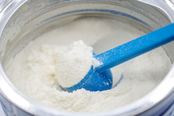 成人奶粉和純牛奶哪個(gè)更有營(yíng)養(yǎng) 成人奶粉的功效和作用 成人奶粉和純牛奶哪個(gè)更有營(yíng)養(yǎng) 成人奶粉的功效和作用