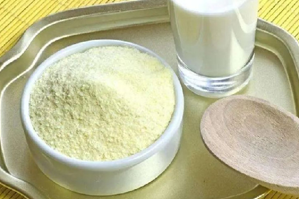 成人奶粉和純牛奶哪個(gè)更有營(yíng)養(yǎng) 成人奶粉的功效和作用 成人奶粉和純牛奶哪個(gè)更有營(yíng)養(yǎng) 成人奶粉的功效和作用