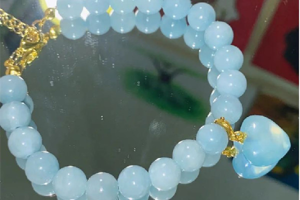 藍(lán)玉髓怎么辨別真假 藍(lán)玉髓會(huì)有裂紋嗎 藍(lán)玉髓怎么辨別真假 藍(lán)玉髓會(huì)有裂紋嗎