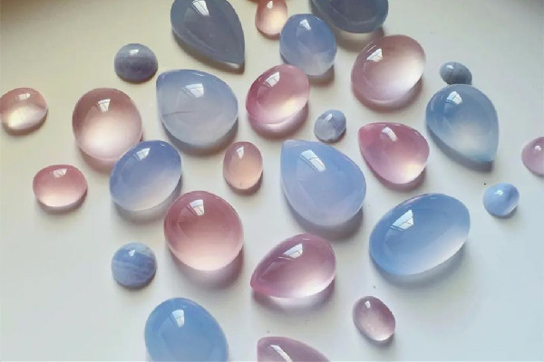 藍(lán)玉髓怎么辨別真假 藍(lán)玉髓會(huì)有裂紋嗎 藍(lán)玉髓怎么辨別真假 藍(lán)玉髓會(huì)有裂紋嗎