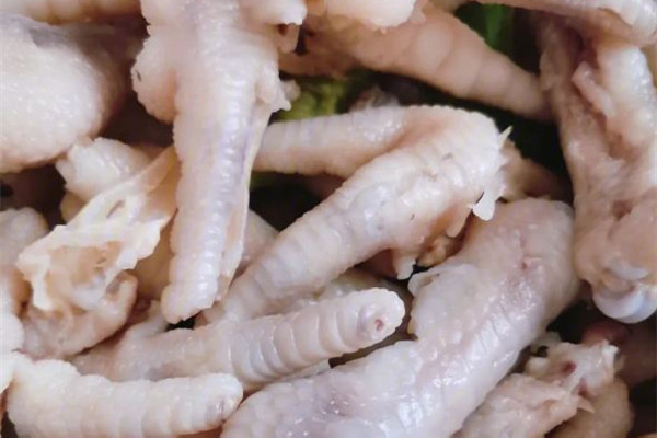 雞爪有膠原蛋白嗎 雞爪和豬蹄哪個膠原蛋白多